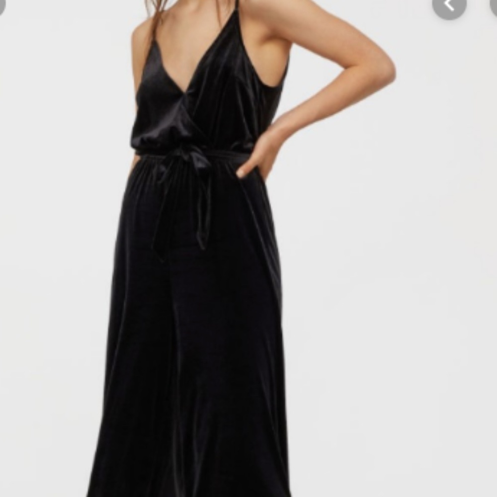 H&M BLACK VELVET JUMPSUIT